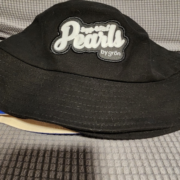 Various Canadian Cannabis Hats - Picture 5 of 16